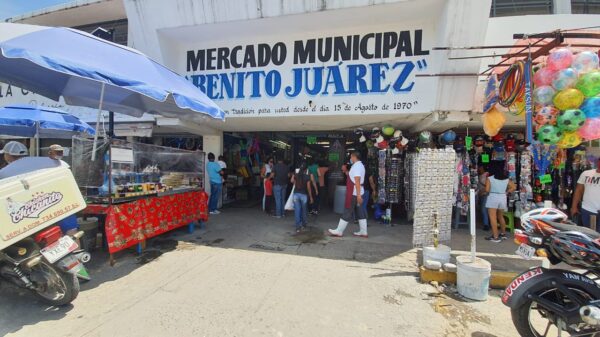 Trabajadores del mercado Benito Juárez en Jojutla esperan que durante las vacaciones aumenten las ventas