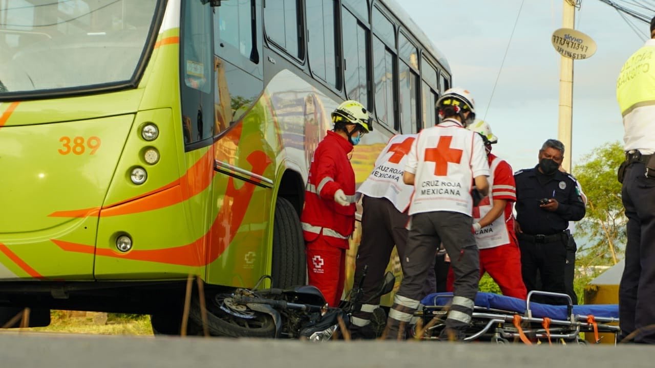 Autobús de la línea Mi Bus arrolla a motociclista en la avenida universidad de Jojutla