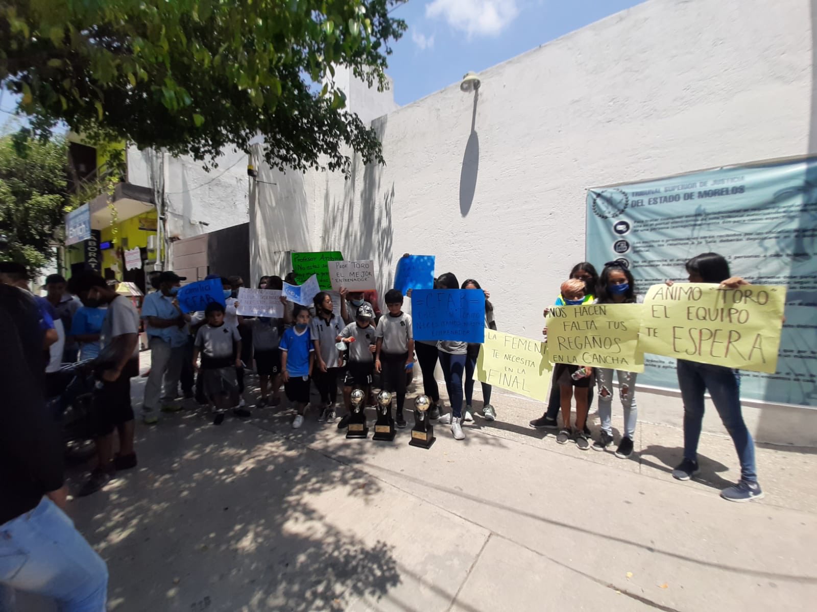 Alumnos y conocidos de "El Toro", detenido por extorsión agravada en Zacatepec, exigen su liberación porque aseguran que es inocente