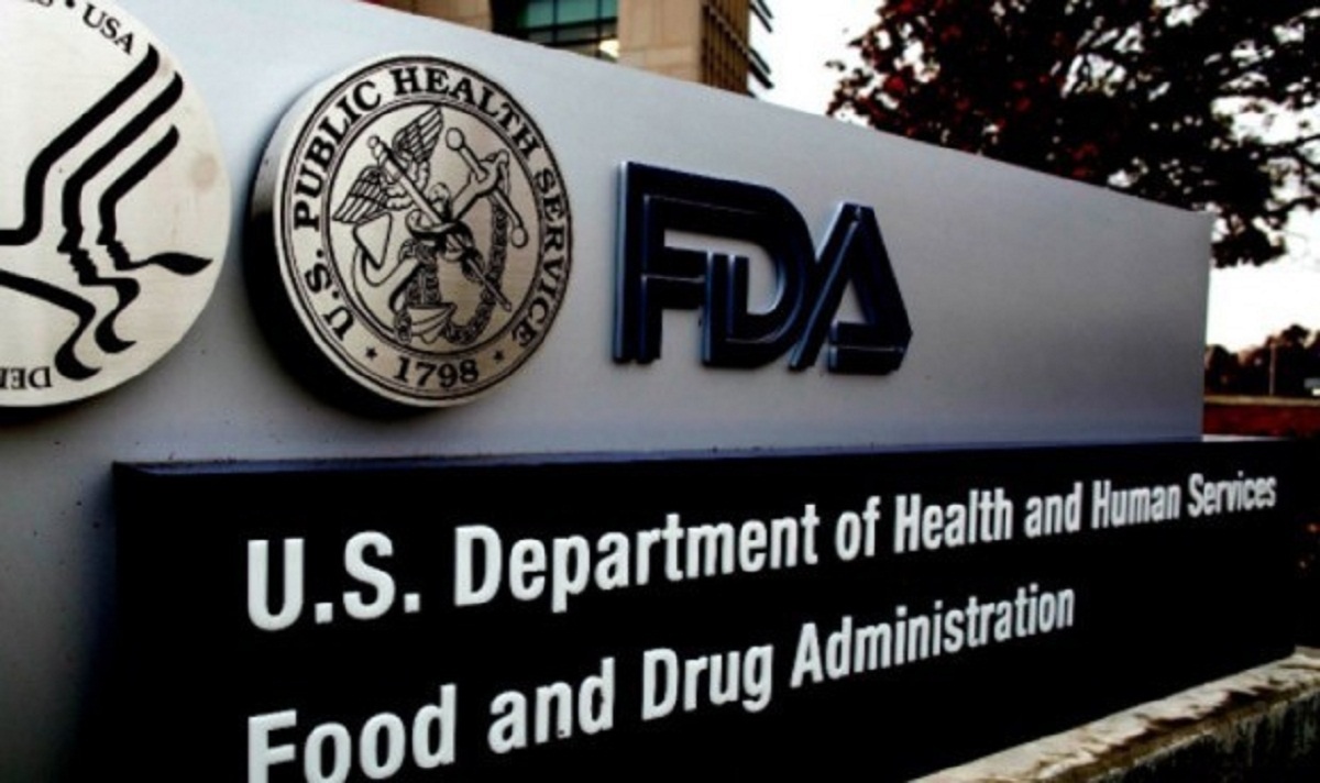 FDA recomienda tercera dosis de la vacuna contra Covid-19 solo para personas mayores de 65 años de edad