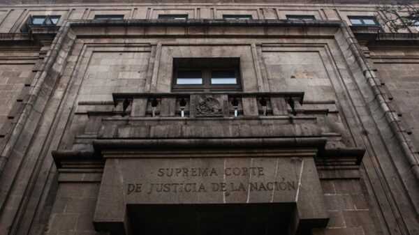 Suprema Corte frena acuerdo del INE y ordena continuar con el proceso de referendo revocatorio a AMLO