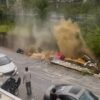 Video: Deslizamiento de tierra se “traga” cinco autos en Malasia
