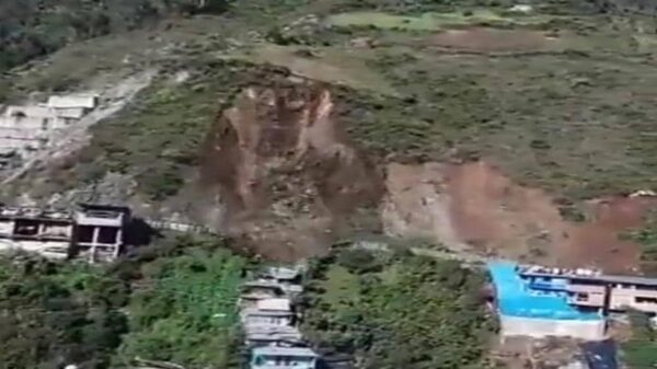 Ladera- Deslizamiento de tierra en Perú deja más de 60 casas sepultadas y al menos siete personas desaparecidas 