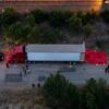Hallan 46 personas al interior de un camión que transportaba migrantes en San Antonio, Texas