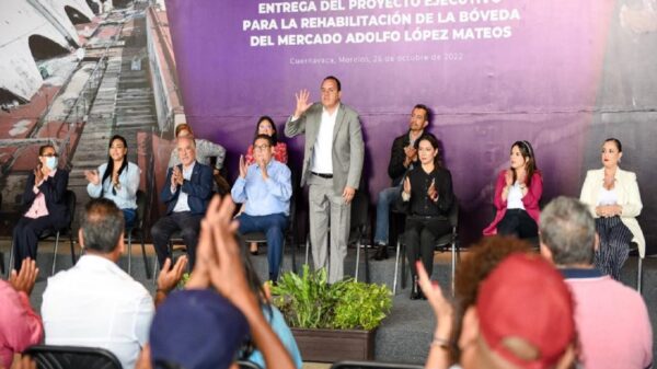 Recibe Gobernador Cuauhtémoc Blanco proyecto de rehabilitación de la bóveda del mercado ALM en Cuernavaca, realizado por la UAEM 